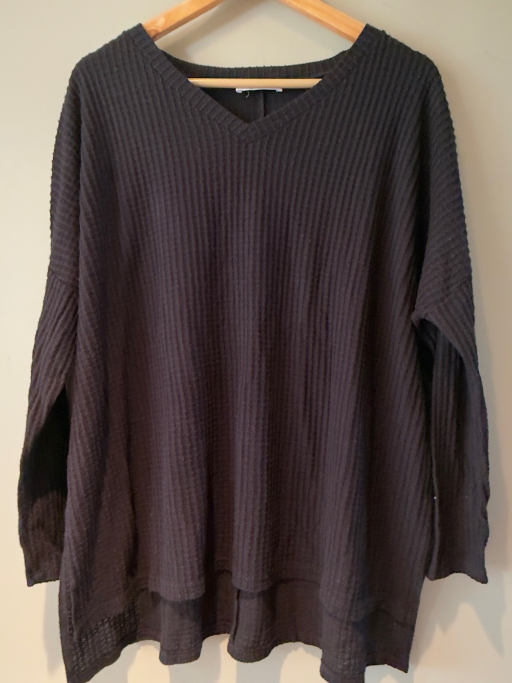 Zenana Outfitters Black Waffle V-Neck Pullover L